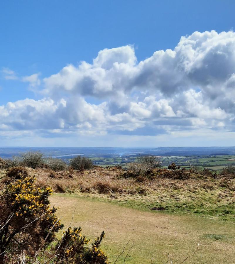 Summit Camping Kit Hill Cornwall Panoramic Views Grass Pitch From 15Pn Or Bella Bell Tent 75Pn Callington Exterior foto