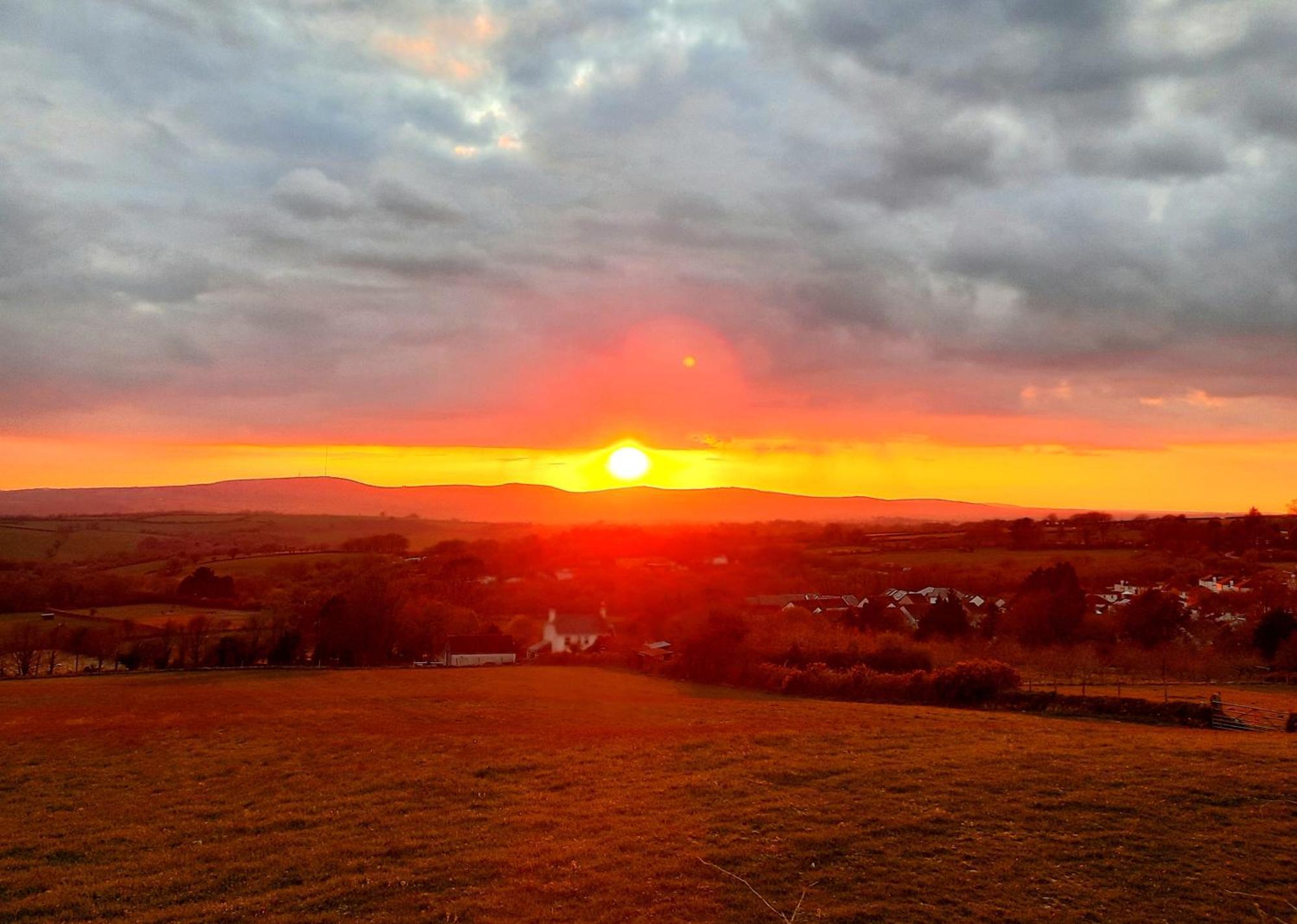 Summit Camping Kit Hill Cornwall Panoramic Views Grass Pitch From 15Pn Or Bella Bell Tent 75Pn Callington Exterior foto